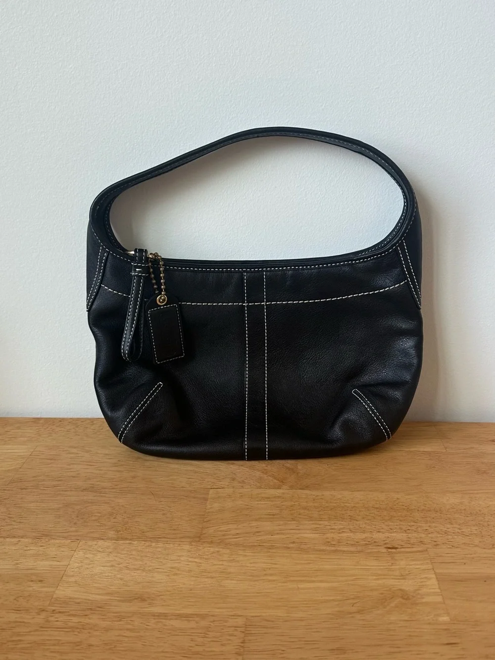 Vintage Y2K Coach Black Leather Shoulder Bag with Contrast Stitching